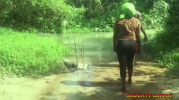 Чернокожая африканская жена трахнула своего пастора во время водного крещения = ПОЛНОЕ ВИДЕО НА XVIDEO RED