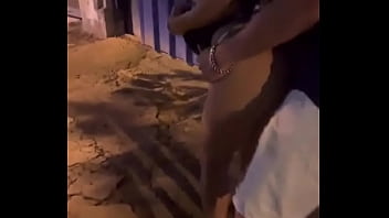 Leaving the party in Vila Madalena, the married woman decided to please her husband's friends