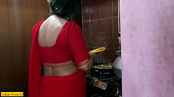 Sesso indiano con la matrigna calda e il figliastro! Sesso virale fatto in casa