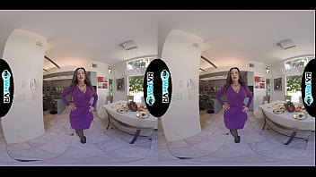 WETVR セクシーなブロンドが VR ポルノのクリームパイ クリニックの部屋に忍び込む