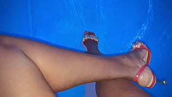 Sweet ebony masturbating in her red heels