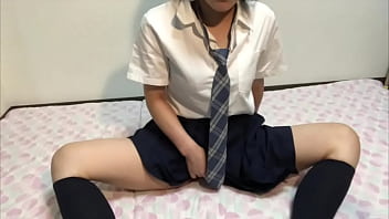 It's getting warmer lately and my body smells like sweat. I used a toy so that I could not see the armpit sweat and I had a spasm in uniform.