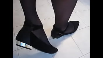 Andres Machado スエードの黒のアンクルタイ フラット、Isabelle-Sandrine の靴遊び