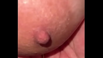 BIG NIPPLE SQUEEZED WHILE GIVING A BLOWJOB