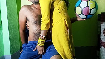 वॉलीबॉल कोच के साथ खेला चूत चुदाई वाला खेल इंडियन गर्ल सेक्स