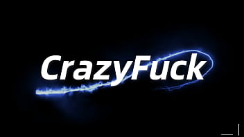 CrazyFuck - ¡Asiática caliente necesita sexo duro durante las vacaciones!