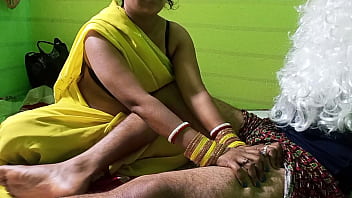 Indian Bahu aux gros seins baise avec son vieux Sasur Ji jabardasti tous les jours après le départ de son mari