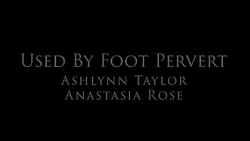 アナスタシア・ローズ「レズビアンの足の変態に縛られて使われた」ft.アシュリン・テイラー