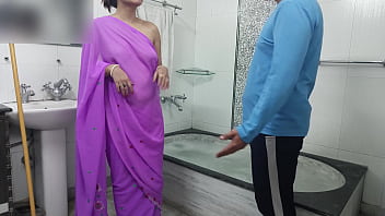 Il piccolo aiuto della vera indiana Desi Punjabi Horny Mommy (matrigna figliastro) fa un gioco di ruolo sessuale con audio Punjabi HD xxx