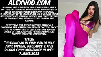 Hotkinkyjo в розовых штанах, самостоятельный анальный фистинг, пролапс и ПЯТЬ ДИЛДО от mrhankey в заднице