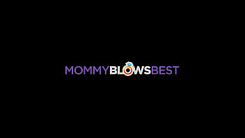 MommyBlowsBest - Rosahaarige MILF mit großen Titten beweist ihre BJ-Fähigkeiten