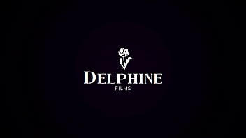 Delphine Films – 美しい美女アナ・フォックスが官能的な庭園で迷子になる