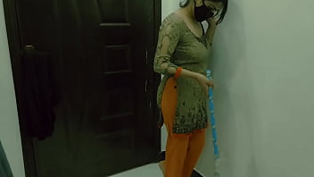 美しいパキスタンのメイドの初めてのアナルセックス
