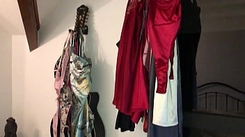 الفاسقة البيضاء مص ، حواف ، سخيف في الملابس الداخلية الساتان (ثونغ ، فستان ، جوارب ، كعوب - مجموعة الساتان)
