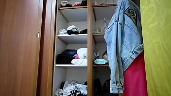 kamera pengintip: video rumah latina seksi dalam pakaian dalam merah bocor.