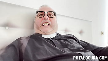 PutaLocura - Le père Damián pardonne les péchés de Mia Brown en baisant