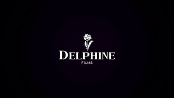 Delphine Films- 巨乳美女サバンナ ボンドが彼女のマンコを犯される - ハードでラフ