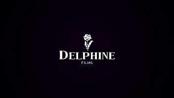 Delphine Films- Las Cam Girls Victoria Voxxx y Ana Foxxx dan a los fans un espectáculo Alucinante