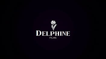 Delphine Films-セクシーなブロンドのスカイ・ブルーは夫と爆発的なメイクアップセックスをしています