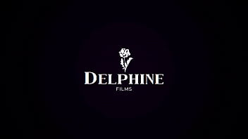 Delphine Films - Lo spettacolo di cucina impertinente di April Olsen si trasforma in un sexy TRIO