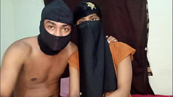Видео бангладешской девушки в хиджабе, загруженное парнем