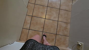 Girlfriend teases me to cum on her feet in the shower