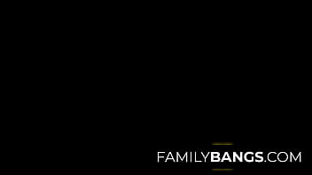 FamilyBangs.com ⭐ Экзотическая сводная тетушка удивляет своего сводного племянника горячим нижним бельем, Крисси Линн, Джейк Адамс