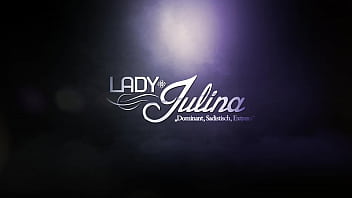 Niente chiacchiere, solo gambe di nylon calde e tacchi alti: adora l'amante del nylon Lady Julina