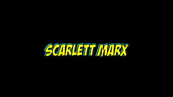 Die geile brünette MILF Scarlett Marx wird durchgevögelt und trinkt Sperma