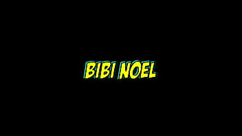 Die hübsche 19-jährige Blondine Bibi Noel lutscht, fickt und schluckt Sperma