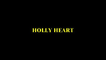 Holly Heart prend un énorme coq blanc à cru
