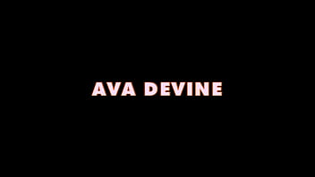 У Ava Devine мокрые сочные бидоны и возбужденная киска