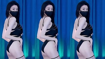 NetEase CC Bai Yaoyao customized fishnet stockings thong was caught, top female anchor hot dance welfare big breasts thin waist fat butt sexy girl dancing