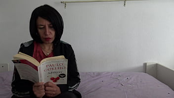 Französische Amateur-Stiefmutter bringt ihn beim Lesen zum Abspritzen