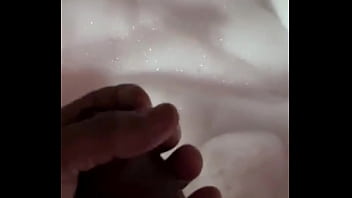 Bubble bath and cum in the brunette's pussy