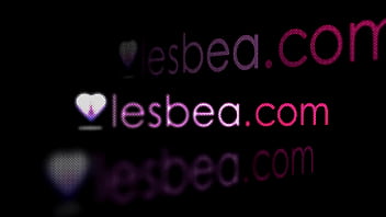 Lesbea Alexis Crystal Arian Schüchterne tschechische und ukrainische Babes lesbisches Scherenspiel, romantisches Muschilecken