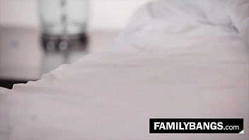 FamilyBangs.com ⭐ Милая девушка трахается с молодым парнем своей мамы, Наташей Найс и Чадом Уайтом