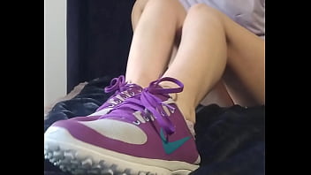 So horny I am humping Nike sneakers and fingering until I have a real orgasm. Petite slut humps shoe