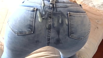 I receive big cumshots in my hairy pussy and in my ass with my jeans on