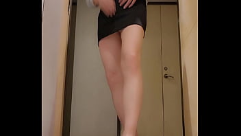 [Transvestite] Open the hotel door and wait for someone to pass by, then orgasm with your hands