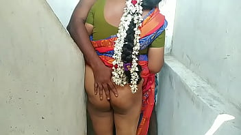 Секс тамильской тетушки с длинными волосами и мальчиком-слугой