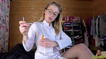 Caldo anale amatoriale con la sexy infermiera russa - Leksa Biffer