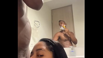 I give him a delicious blowjob while he gets ready to go to work -amateur couple- nysdel