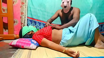 Marido e mulher indianos fazem sexo usando máscaras