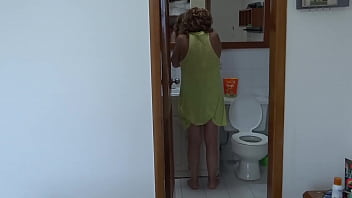 Before going to the beach, stepson jerks off watching me masturbate