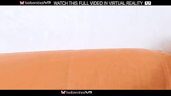 Solo sexy girl Roxanne shows off her wet pink pussy while alone in VR.