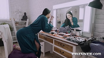Victoria Nyx, estrela influenciadora anal em sua estreia privada