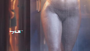 エロティックなビジュアルノベル：主婦がシャワーを浴びている間、息子のマークが盗撮していることに気づかない / COMIC