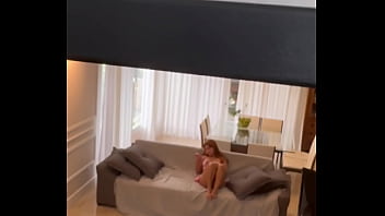 Sendo espiada masturbando na chamada de vídeo - Brida Nunes