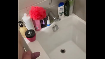Pissing without control!! So hot